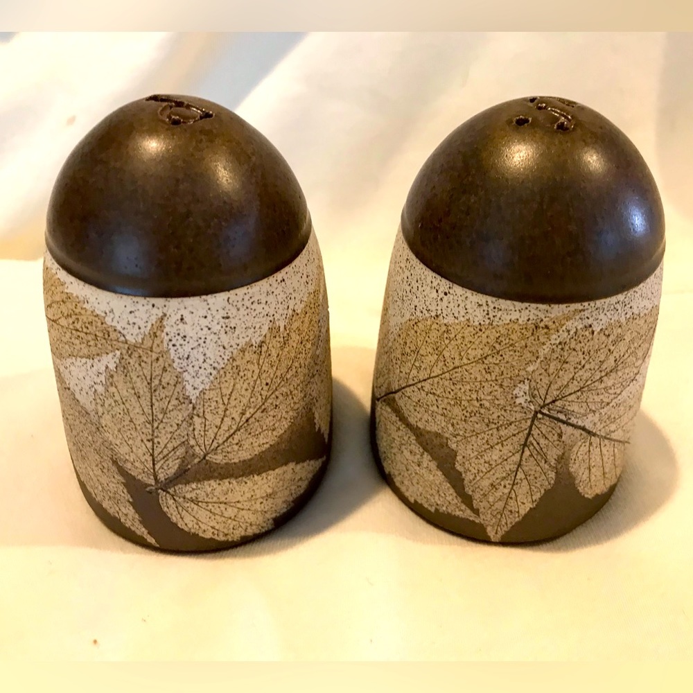 RARE Wizards of Clay🍁 Bristoleaf Brown Top Salt & Pepper Shakers 🍁 Maple Leaf